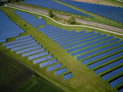 В Сингапуре построили плавучую ферму солнечных батарей (видео)