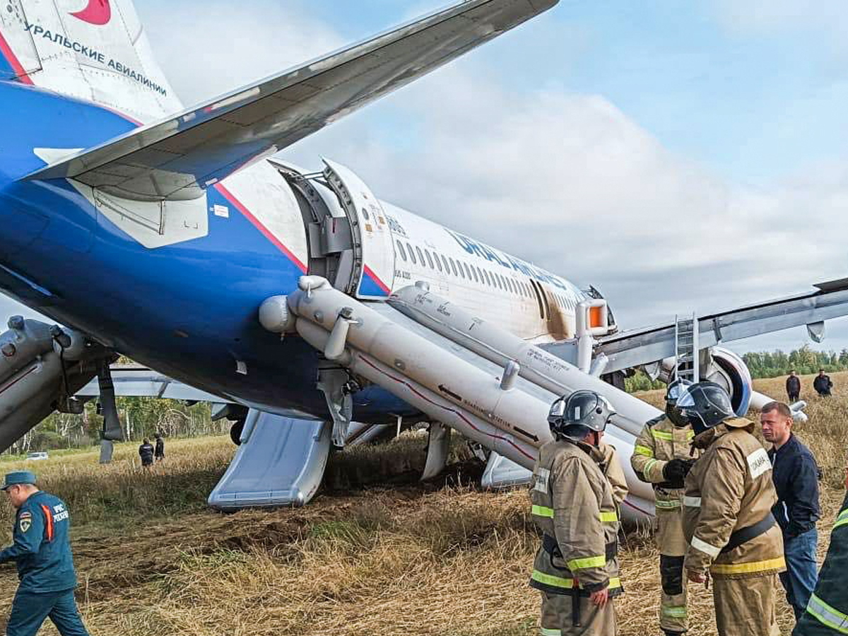 Посадка в пшеничном поле: российские пилоты чудом предотвратили катастрофу 