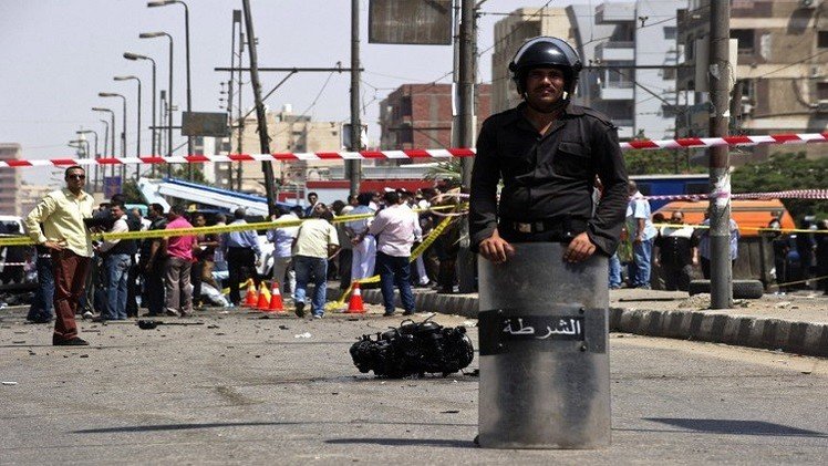 مقتل ضابطين من الشرطة المصرية في انفجارين بالقاهرة