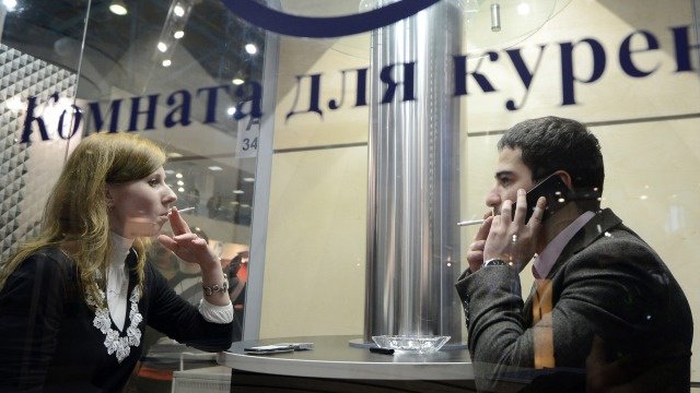 روسيا تحظر التدخين في الأماكن العامة