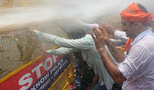 الهند: تفريق مظاهرة ضد العنف المسلط على المرأة بعد أيام من العثور على فتاتين مشنوقتين