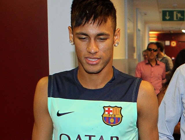 برشلونة متهم بالتزوير في صفقة نيمار تهربا من الضرائب