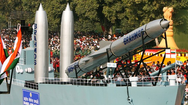 الهند تختبر صاروخا بحريا من طراز 