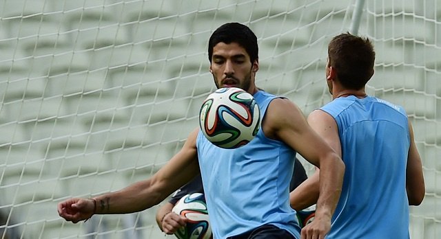 أوروغواي بلا سواريز في مستهل مشوارها المونديالي