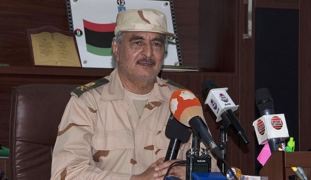 حفتر: حريصون على نجاح الإنتخابات البرلمانية في ليبيا