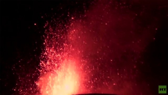 بالفيديو.. ثوران بركان إتنا في صقلية