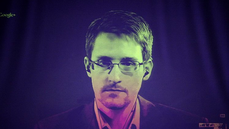 سنودن يطلب تمديد اللجوء المؤقت في روسيا 