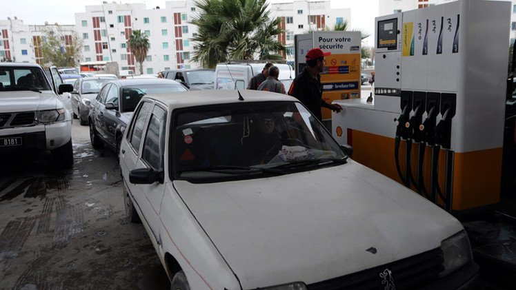 تونس ترفع أسعار البنزين 6.3% لخفض عجز الميزانية