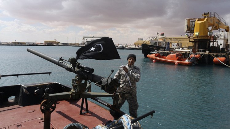 مسلحون في شرق ليبيا يوافقون على إعادة فتح ميناءين نفطيين