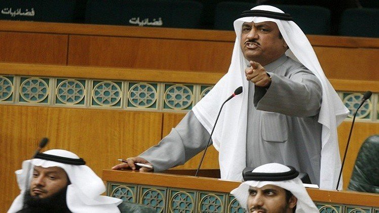 أمير الكويت يستنكر استهداف القضاء والمعارضة الكويتية تندد باعتقال البراك