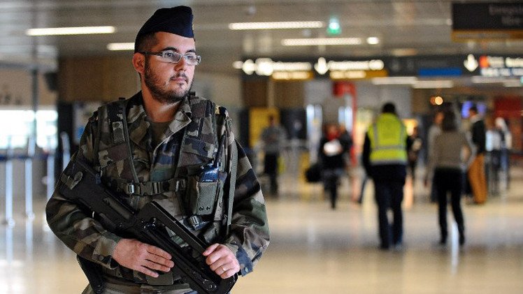 تشديد إجراءات الأمن في مطارات فرنسا وبريطانيا بطلب أمريكي