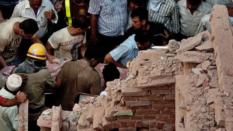 مقتل 11 إثر انهيار جدارعلى أكواخ عمال في الهند (فيديو)