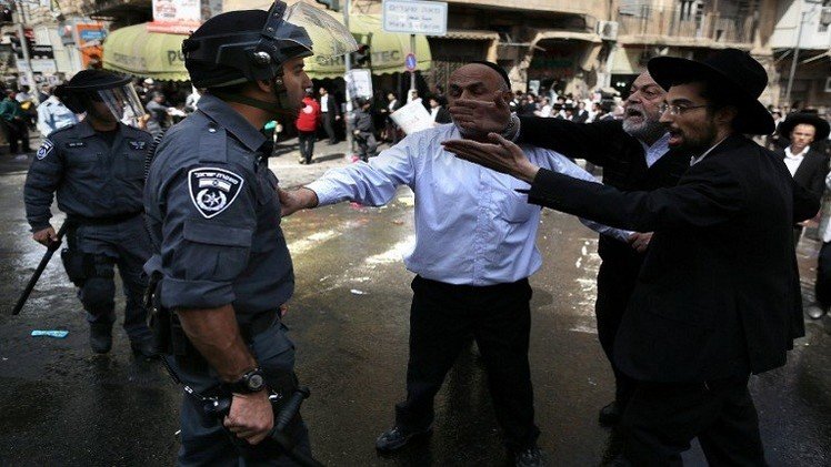 إسرائيل تعتقل 6 أشخاص لعلاقتهم بقتل الفتى أبو خضير