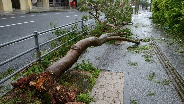 اليابان في مواجهة إعصار هو الأقوى منذ 10 سنين  (فيديو)