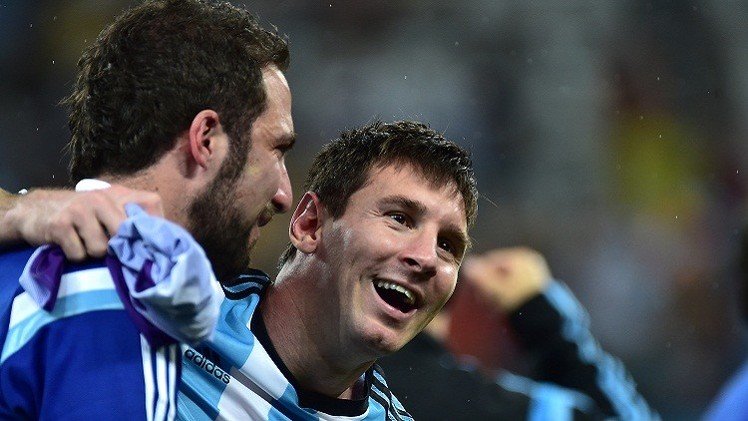 شاهد ركلات الترجيح الأرجنتينية توقف عنفة الطواحين الهولندية في المونديال