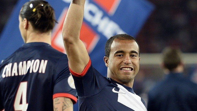 لوكاس مورا المستبعد من قائمة سكولاري يتألق في ليلة سقوط البرازيل