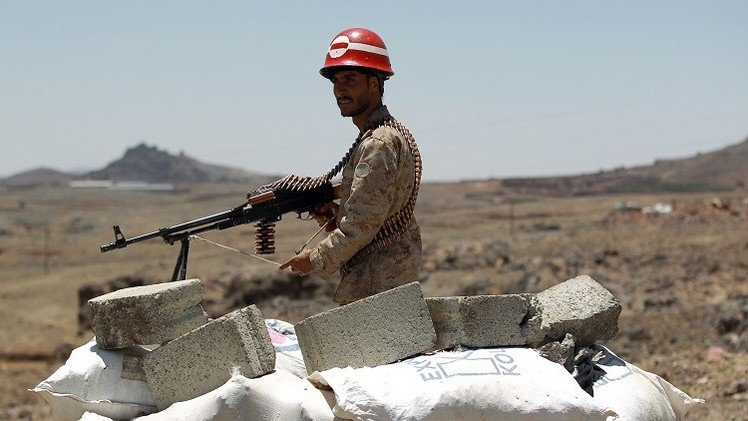 الحوثيون يعيدون معسكرا للجيش اليمني 