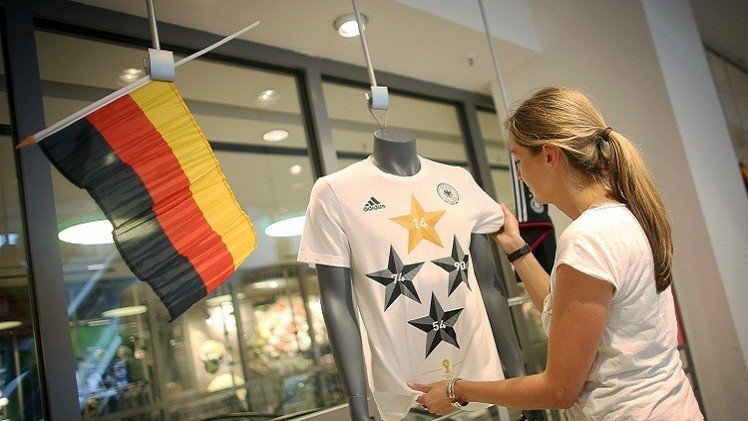 ألمانيا أكثر المنتخبات تسجيلا للأهداف وميسي الأكثر تتويجا بجائزة 