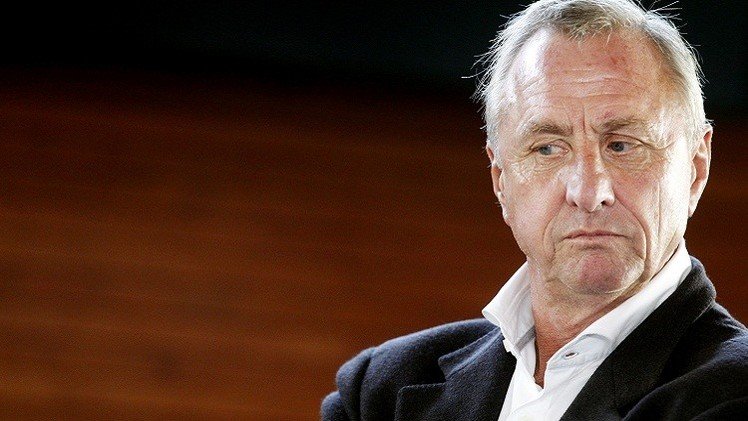 كرويف: ما فائدة ميسي وسواريز في برشلونة؟