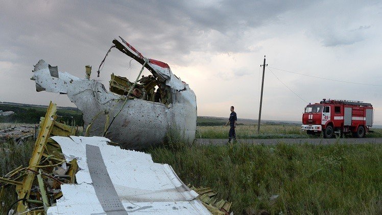 خبراء دوليون يتحرون حيثيات سقوط  الطائرة الماليزية شرقي أوكرانيا