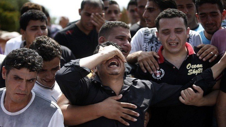 العاهل البحريني خلال لقائه عباس يرفض ويدين الهجوم الإسرائيلي على غزة