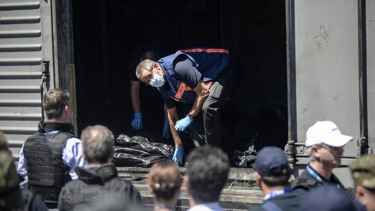 طائرات هولندا وأستراليا تواصل نقل جثث ضحايا