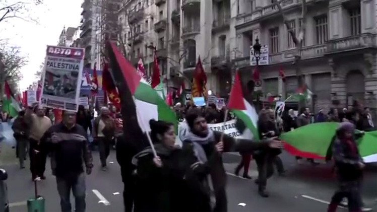 بالفيديو... مسيرة احتجاجية أمام سفارة إسرائيل في العاصمة الأرجنتينية