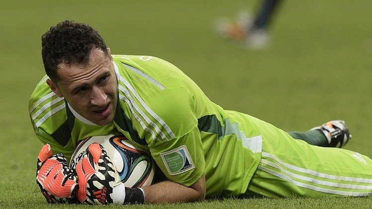 رسميا.. آرسنال يضم الحارس الكولومبي ديفيد أوسبينا