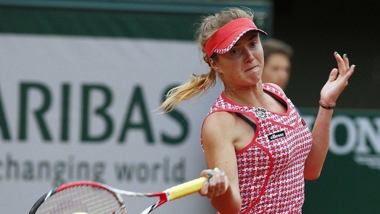 الأوكرانية سفيتولينا تتوج بلقب بطولة باكو لتنس السيدات