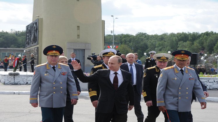 سيفاستوبول تحتفل بعيد البحرية الروسية
