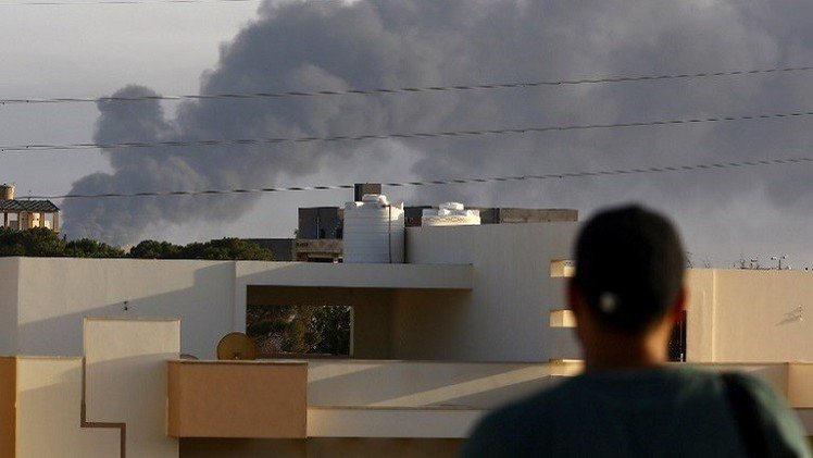 الحكومة الليبية تدعو مواطنيها المقيمين جوار منطقة الحريق إلى إخلاء منازلهم