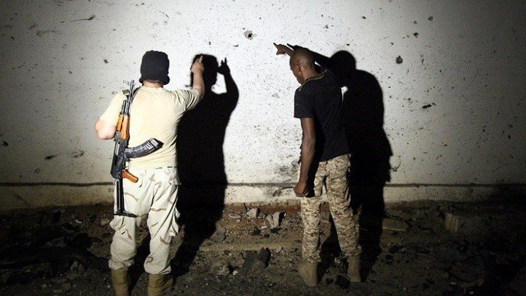 مقتل 30 شخصا في اشتباكات عنيفة بين القوات الحكومية وميليشيات في بنغازي