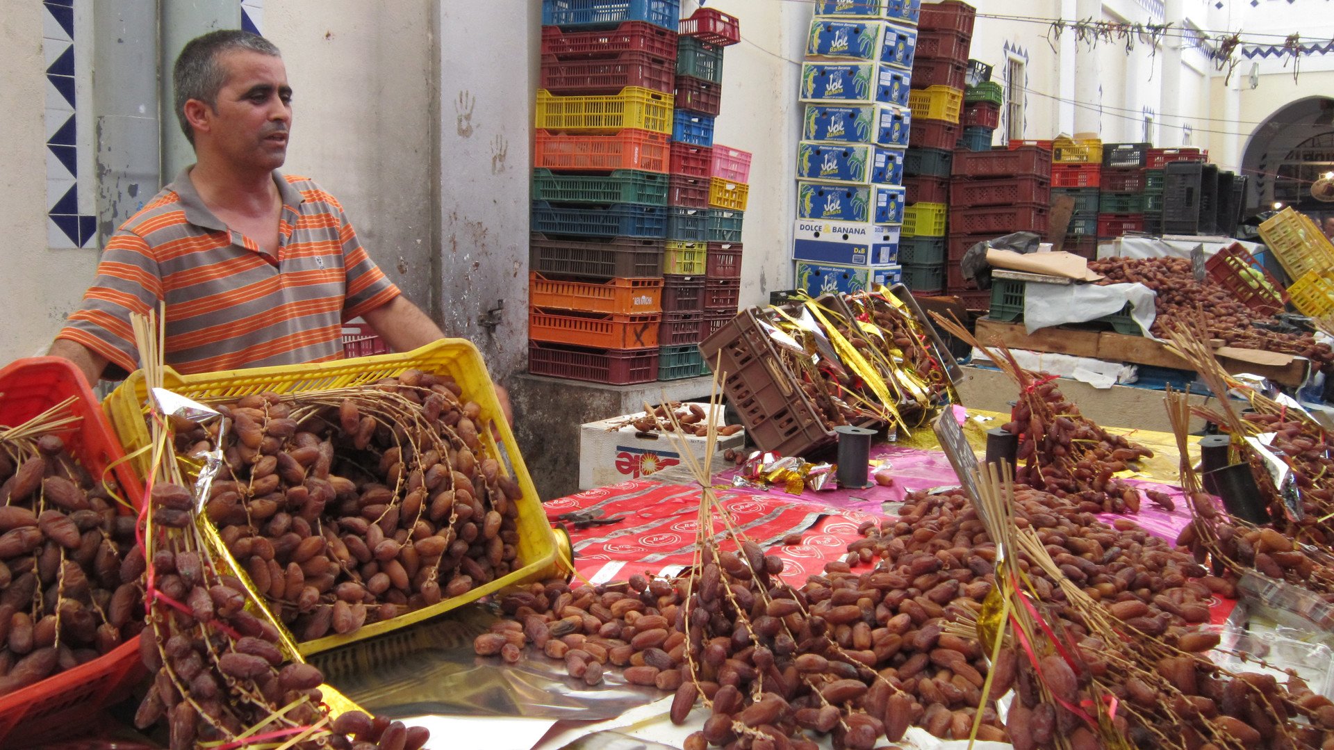 التمر أو ما يعرف في تونس بـ" الدقلة" من الثمار التي تشتهر خلال شهر رمضان