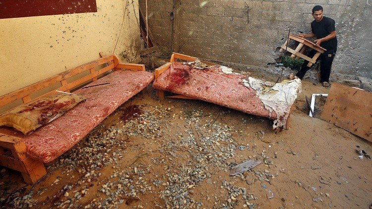 منزل تعرض للقصف الإسرائيلي أمس 9 يوليو في بيت حانون وقتل فيه ستة أشخاص من عائلة واحدة