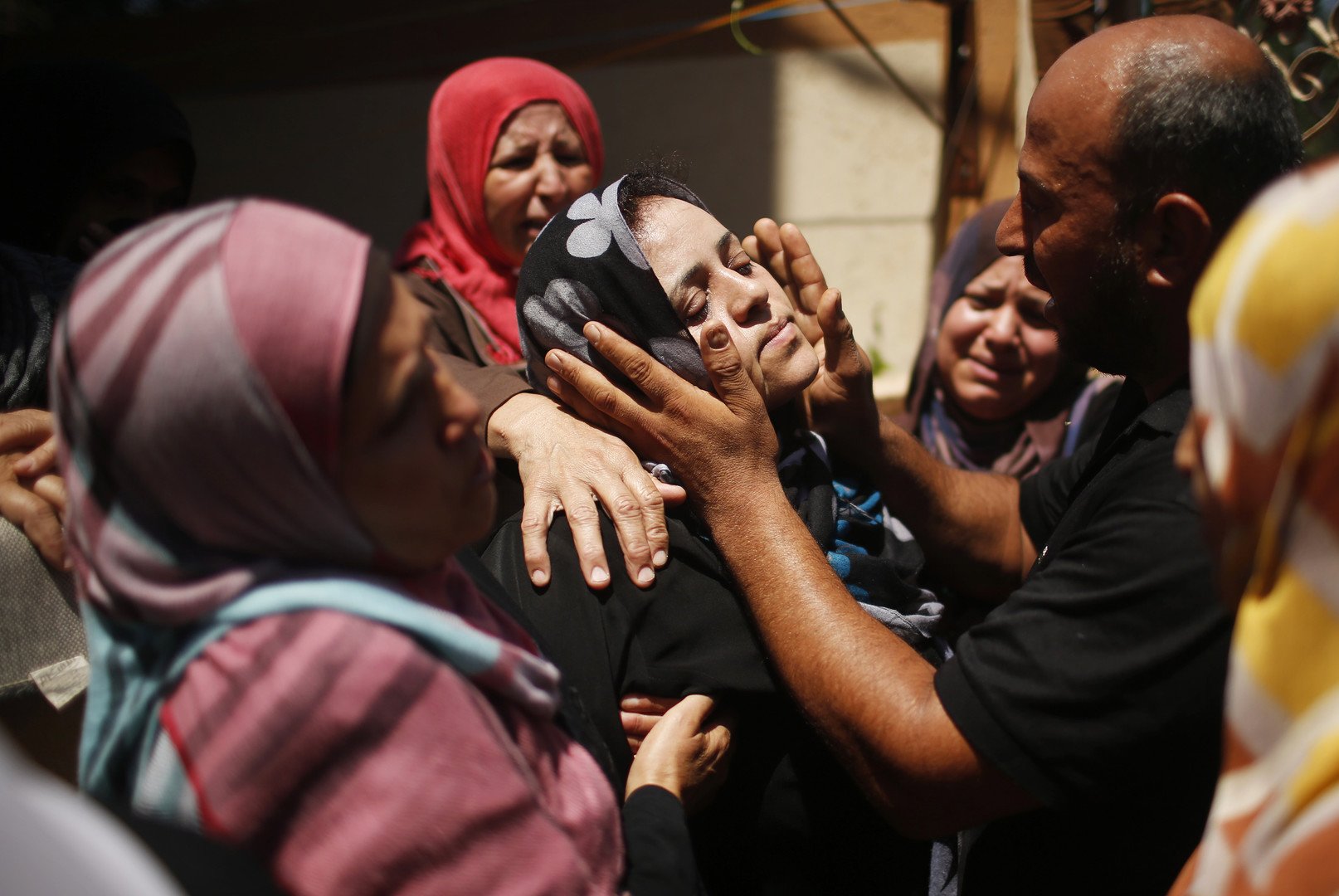 جنازة عائلة "حمد" التي قتل منها ستة أشخاص، بيت حانون