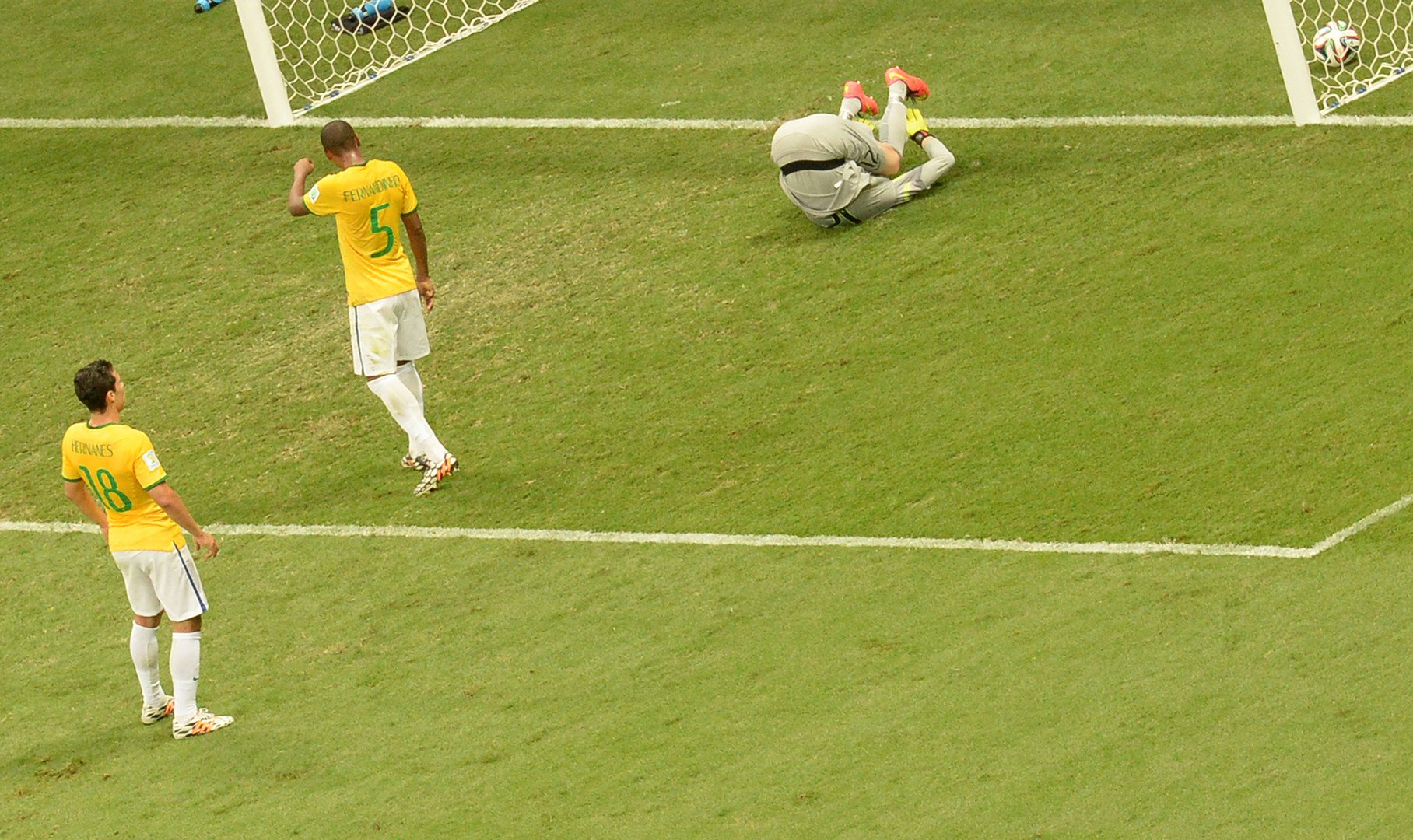 هولندا تطلق رصاصة الرحمة على المنتخب البرازيلي