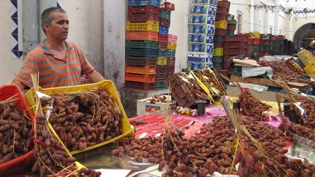 التمر أو ما يعرف في تونس بـ" الدقلة" من الثمار التي تشتهر خلال شهر رمضان
