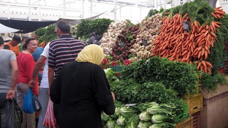 التونسيون في رمضان.. وجولة يومية في سوق الخضار