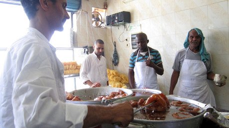 مصنع صغير للحلويات التقليدية التونسية