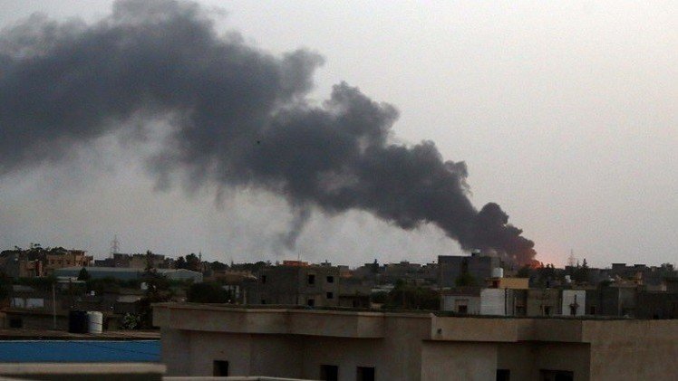 نشوب حريق في مستودع وقود رئيسي بالعاصمة الليبية في تجدد الاشتباكات