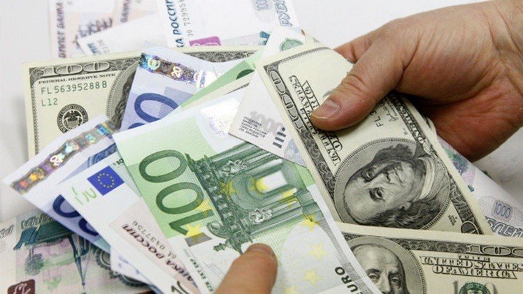 الدولار واليورو يتقدمان أمام الروبل اليوم