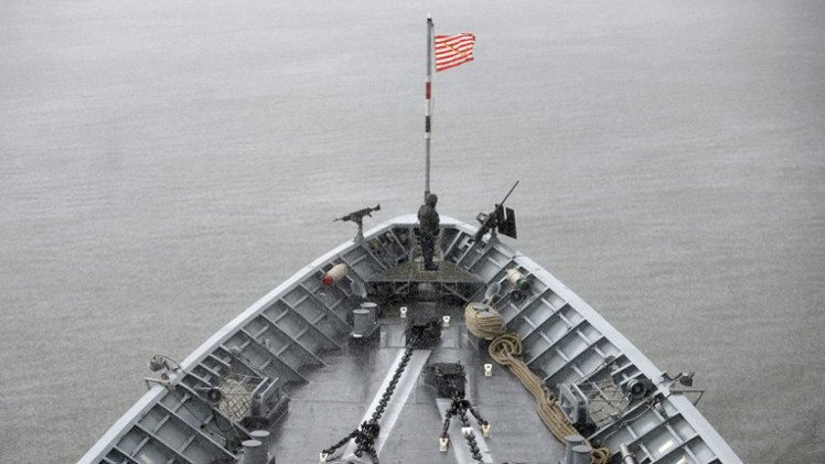 طراد أمريكي حامل للصواريخ يدخل البحر الأسود