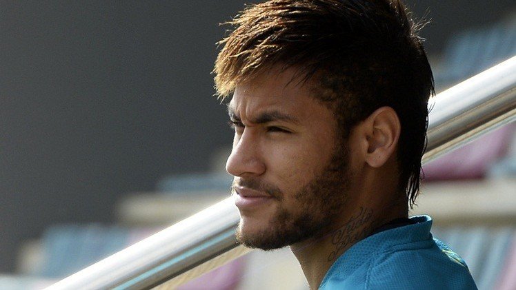 نجم برشلونة نيمار والمغربي الحدادي يشاركان في جولة التدريبات الصباحية  