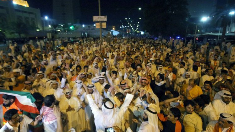 الكويت تسحب الجنسية من 10 مواطنين