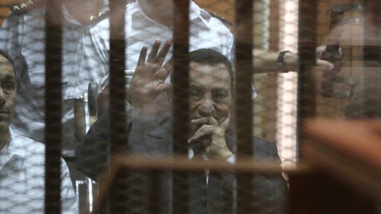مبارك ينفي إصدار أي أوامر بقتل المتظاهرين