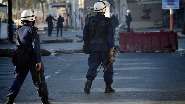 الحكم بالمؤبد على 14 بحرينيا بتهمة قتل شرطي
