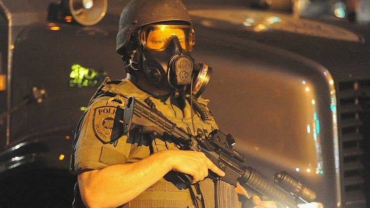 مقتل شخص بنار عناصر الشرطة الأمريكية على مقربة من مدينة فيرغسون وإيقاف 47 شخصا