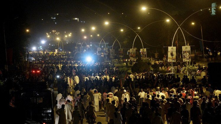عشرات الآلاف يتظاهرون في إسلام آباد للمطالبة باستقالة شريف