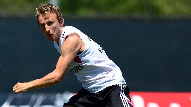 ريال مدريد يمدد عقد مودريتش حتى 2018