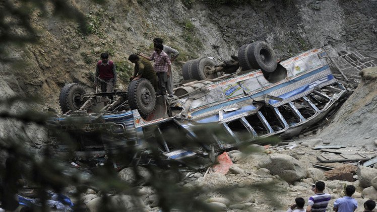 مقتل 22 شخصا في سقوط حافلة بواد شمال الهند